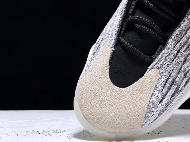 EG1535 Basketball Adidas Quantum Yeezy 0517